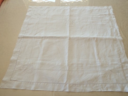 Ancienne grande taie - ,