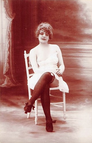 Femme seins nus - seins,