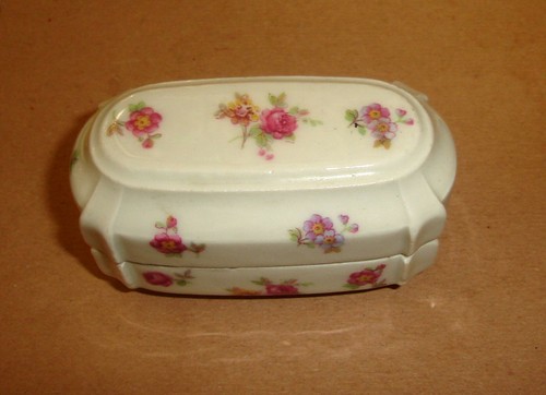Ancienne petite boite - , en