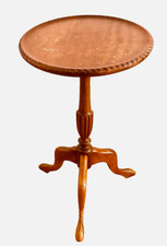 Gueridon tripode de style Louis Philippe en hetre teinté XX siècle