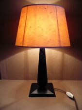 lampe en cuir " LE TANNEUR " Pied H 28 ; total H 45 complète fonctionne 