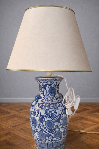 Grande lampe composée - , d’un