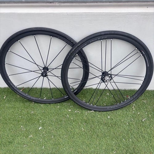 Roues avant arrière - avant, et
