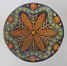 Ancienne assiette, plat en céramique, peint à la main, décor fleurs.