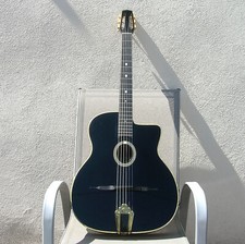 GUITARE JAZZ  MANOUCHE BOUCHE EN O