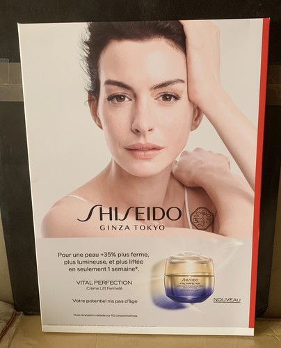 Egérie anne hathaway - egérie, affiche