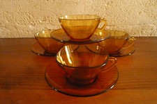 4 tasses avec soucoupes Vereco, Duralex couleur ambrée très vintage