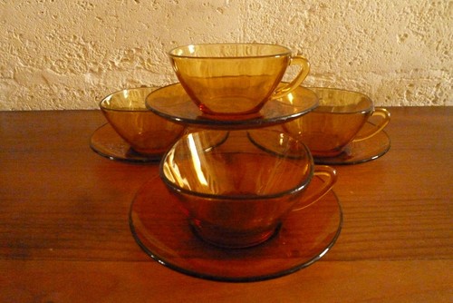 Tasses avec soucoupes - tasses,