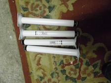 4 Pieds rond tube , embase carrée , verin à vis d'extrémité , pour piètement de 