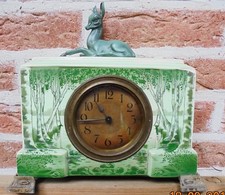 ANCIENNE PENDULE EN FAÏENCE DÉCOR BOISÉ ET PETIT FAON EN RÉGULE 1920/40