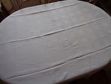 BELLE NAPPE DAMASSÉE, BRODÉE