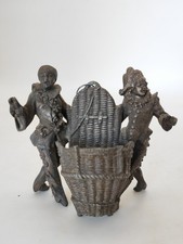 pyrogène XIXe en régule Arlequin et Pierrot tenant une hotte haut 9 cm