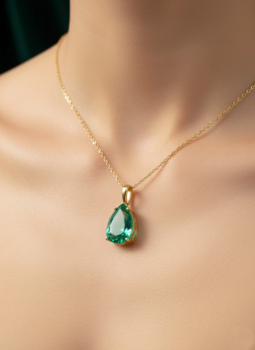Collier pendentif émeraude