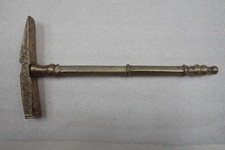 Ancien marteau en bronze pour