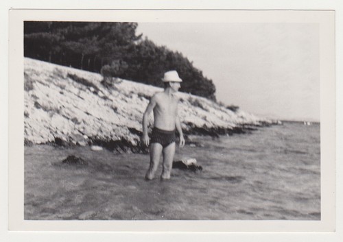 Bel homme sans chemise avec