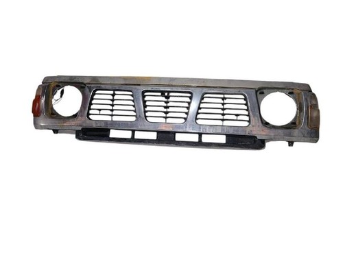 Grille gauche capot nissan - gauche,