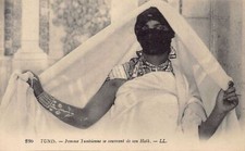 Tunisie - Femme tunisienne se couvrant de son haïk - Ed. LL Lévy 236
