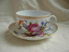 TASSES ET SOUS TASSE EN PORCELAINE ALLEMANDE,DRESDE,FLEURS,EPOQUE FIN XIX.