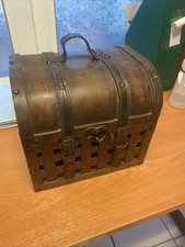 Malle / coffret en cuir et bois ,ajouré, très bon état, déco ou panier cadeau !!