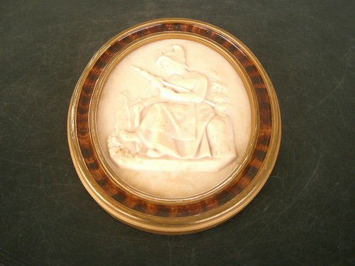 Medaillon albatre finement - medaillon,