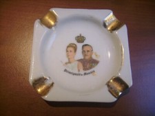 Petit cendrier ancien en porcelaine d'art "Principauté de Monaco" 8 cm X 8 cm