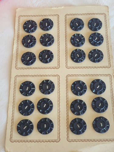 Plaque lot boutons - 24, anciens