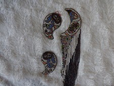 application ancienne en perles