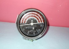 IH Tracteur Tachéomètre