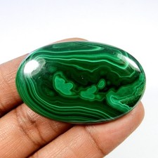 Cabochon poli en malachite