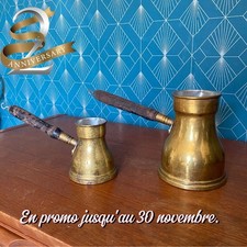 Cafetières anciennes Orientales, laiton, manche en bois, faite main. Le lot de 2