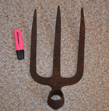 Ancienne fourche croc de jardinage en fer forgé à 3 dents (Agriculture)