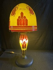 Lampe en pate de verre signee