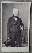CDV Homme identifié chapeau