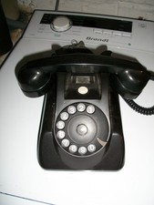 ancien telephone en bakelite noir
