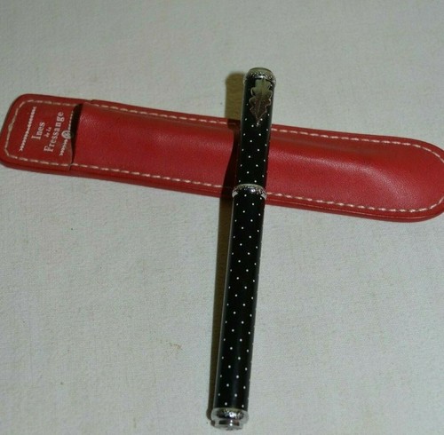 Stylo plume pour - pour, main
