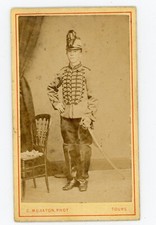 Photo CDV c.1870, un hussard à brandebourgs 2 pattes de col pose Muraton à Tours