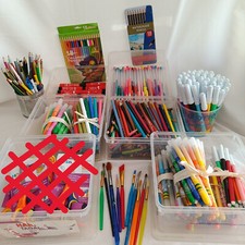Lot de crayon, feutre, colle, matériel de dessin et loisirs, association