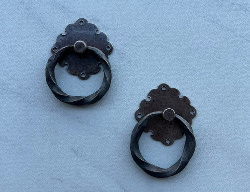 Ancien bouton anneau orné - , de