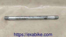 axe de roue arriere pour Motobecane 125 LT3  de 1976 a 1977