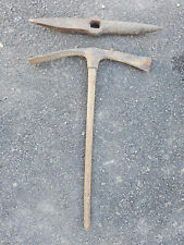 Lot d'anciennes pioches