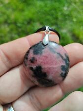 Rhodonite En Pendentif Forme Ronde Pierre Naturelle 