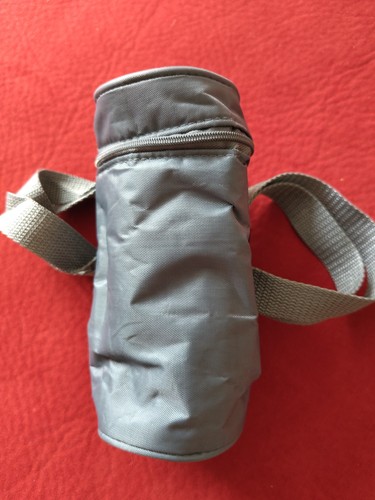 Petit sac isotherme gris avec