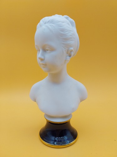 Buste biscuit porcelaine - en,