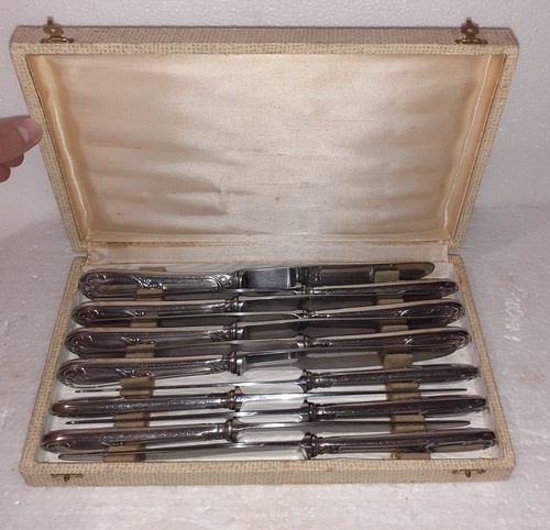 Couteaux manche en metal - ,