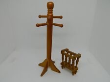 Meubles miniatures en bois