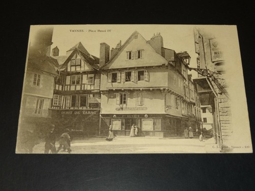 Vannes place henri - -,