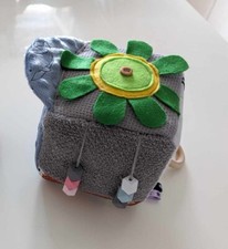 Cube d'activités fait main 