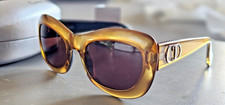 Paire de lunettes de soleil