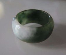 BAGUE JADE VERT et BLANC 35,48 cts...Taille 57