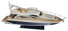 Yacht à moteur Maquette de